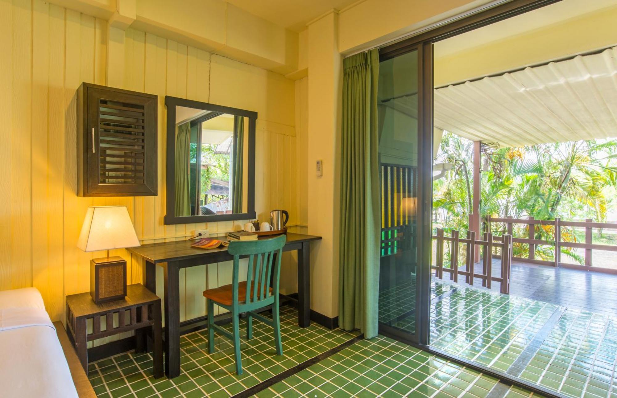 Krabi City Seaview Hotel Quarto foto